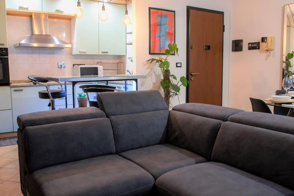 Apartament Casa Spezia - Metro Vicina, Wi-fi Rapido & Netflix Turyn