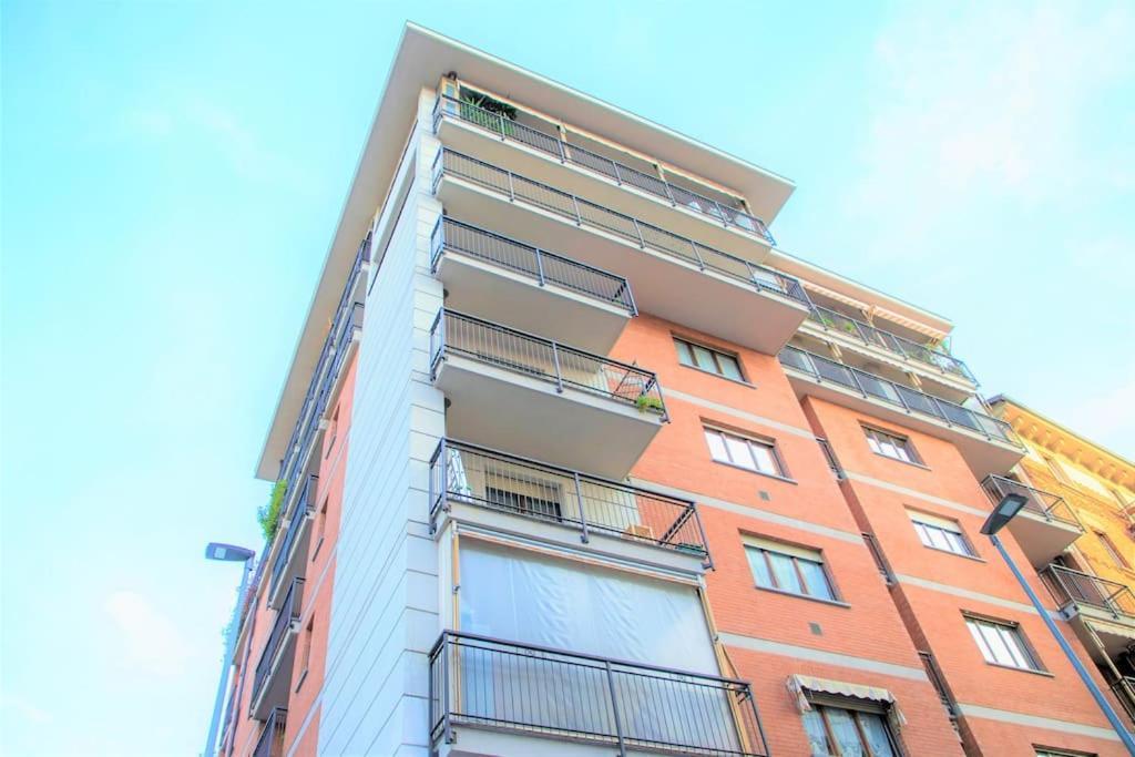 Apartament Casa Spezia - Metro Vicina, Wi-fi Rapido & Netflix Turyn